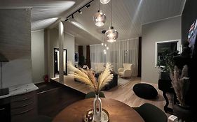 Charming Loft Retreat On Tromso'S Historic Main Street: 3-Minute Stroll To City Square