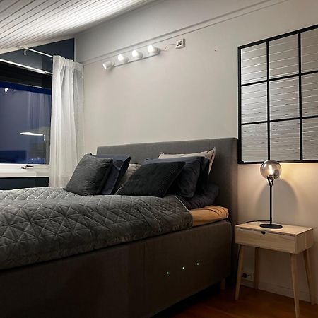 Charming Loft Retreat On Tromso'S Historic Main Street: 3-Minute Stroll To City Square Exterior photo